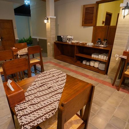 Yuwono Hotel & Villa Malioboro Jogjakarta Buitenkant foto