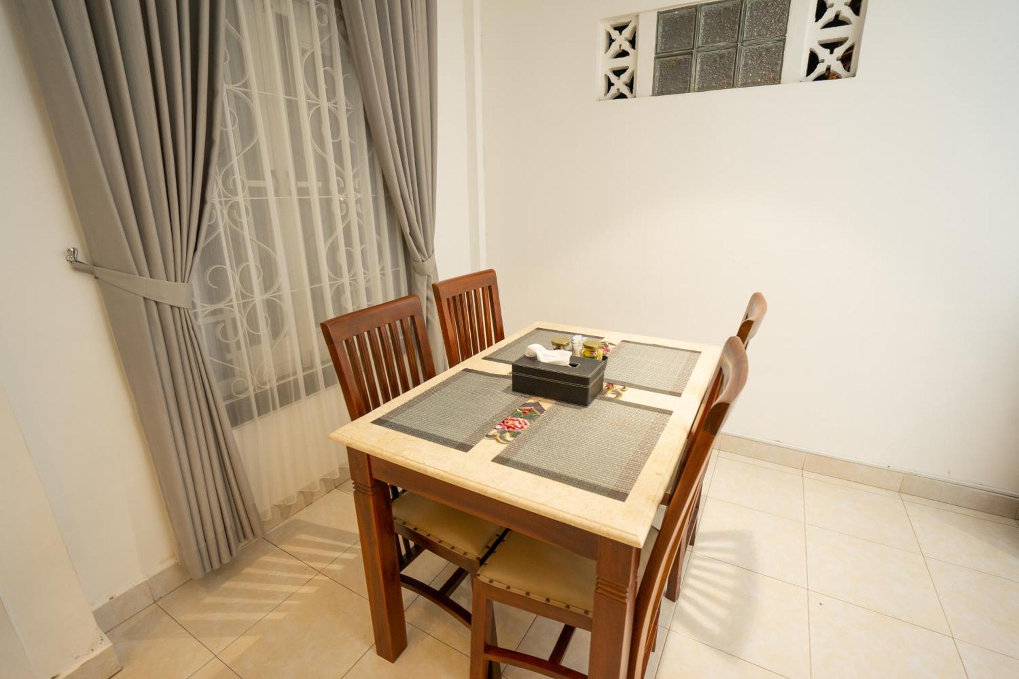 Yuwono Hotel & Villa Malioboro Jogjakarta Buitenkant foto