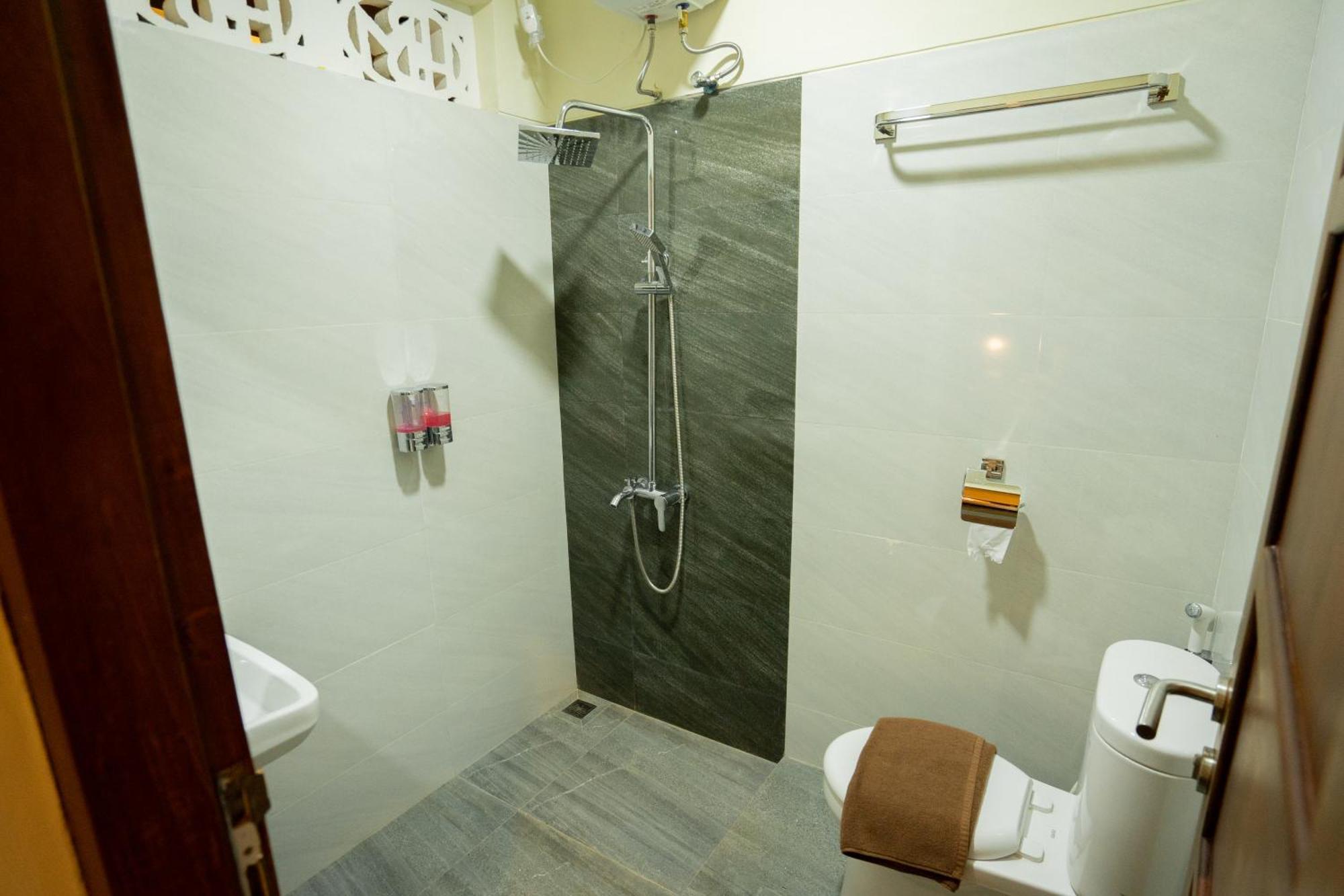 Yuwono Hotel & Villa Malioboro Jogjakarta Buitenkant foto