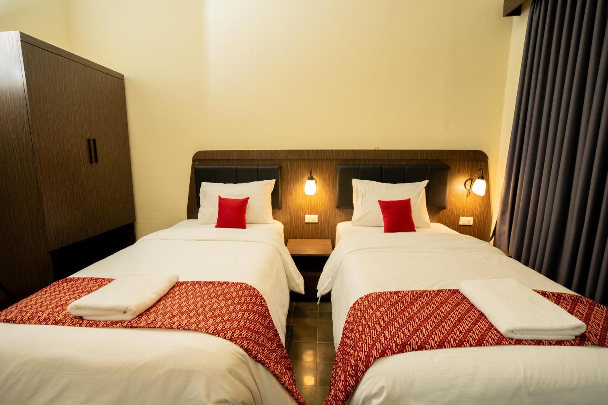 Yuwono Hotel & Villa Malioboro Jogjakarta Buitenkant foto