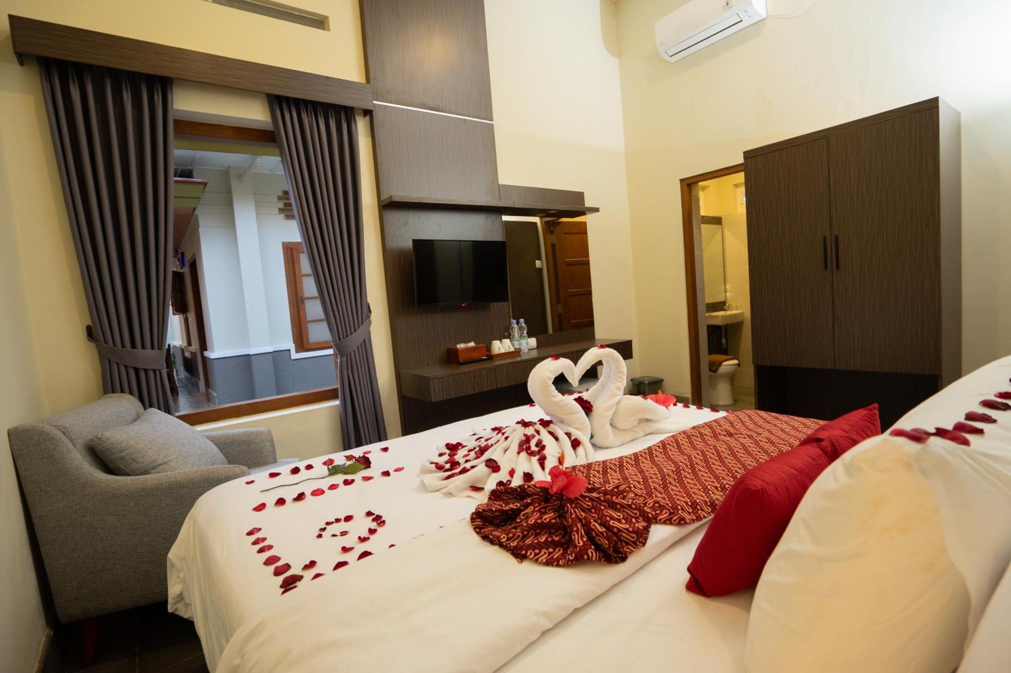 Yuwono Hotel & Villa Malioboro Jogjakarta Buitenkant foto