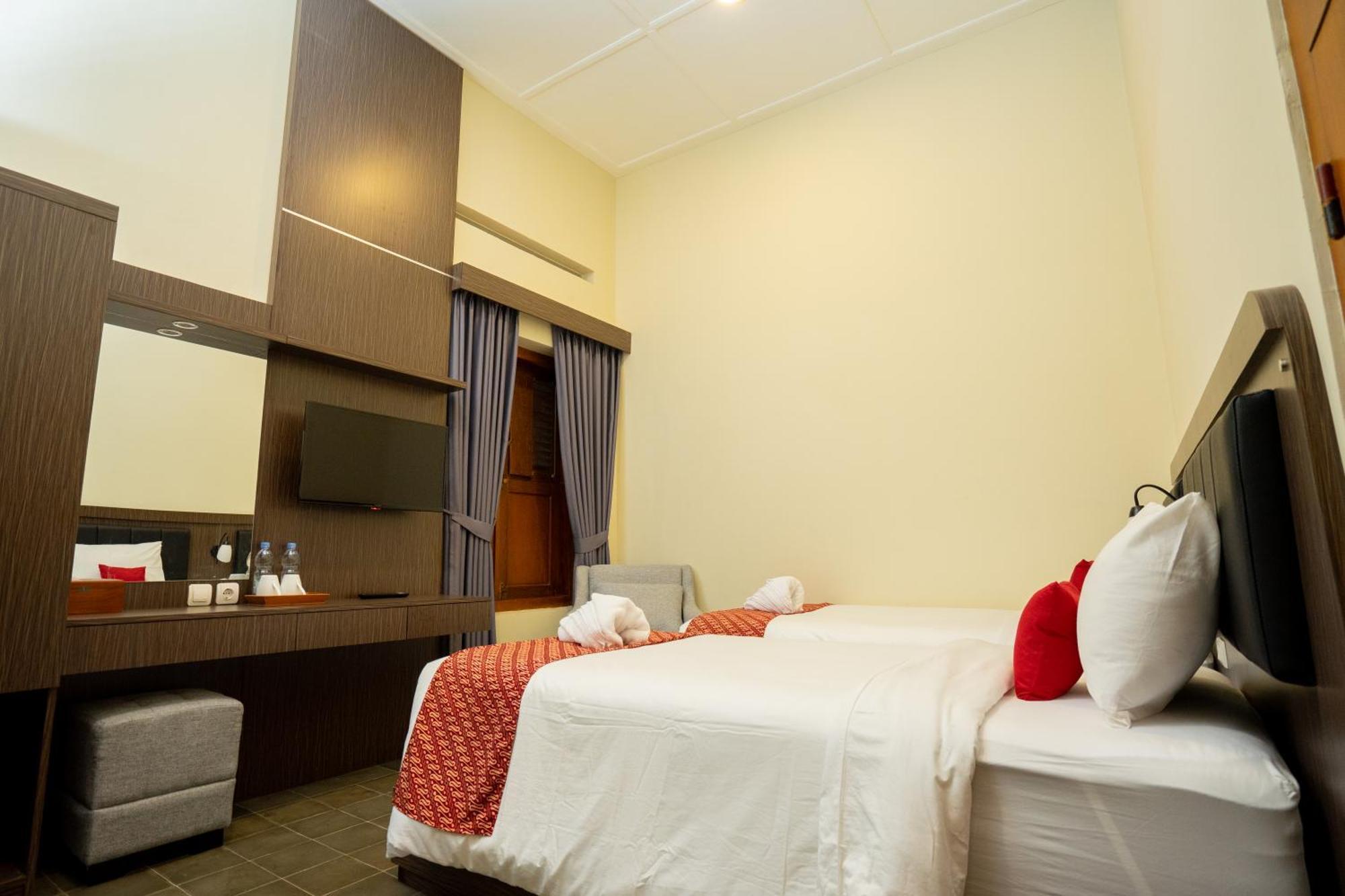 Yuwono Hotel & Villa Malioboro Jogjakarta Buitenkant foto