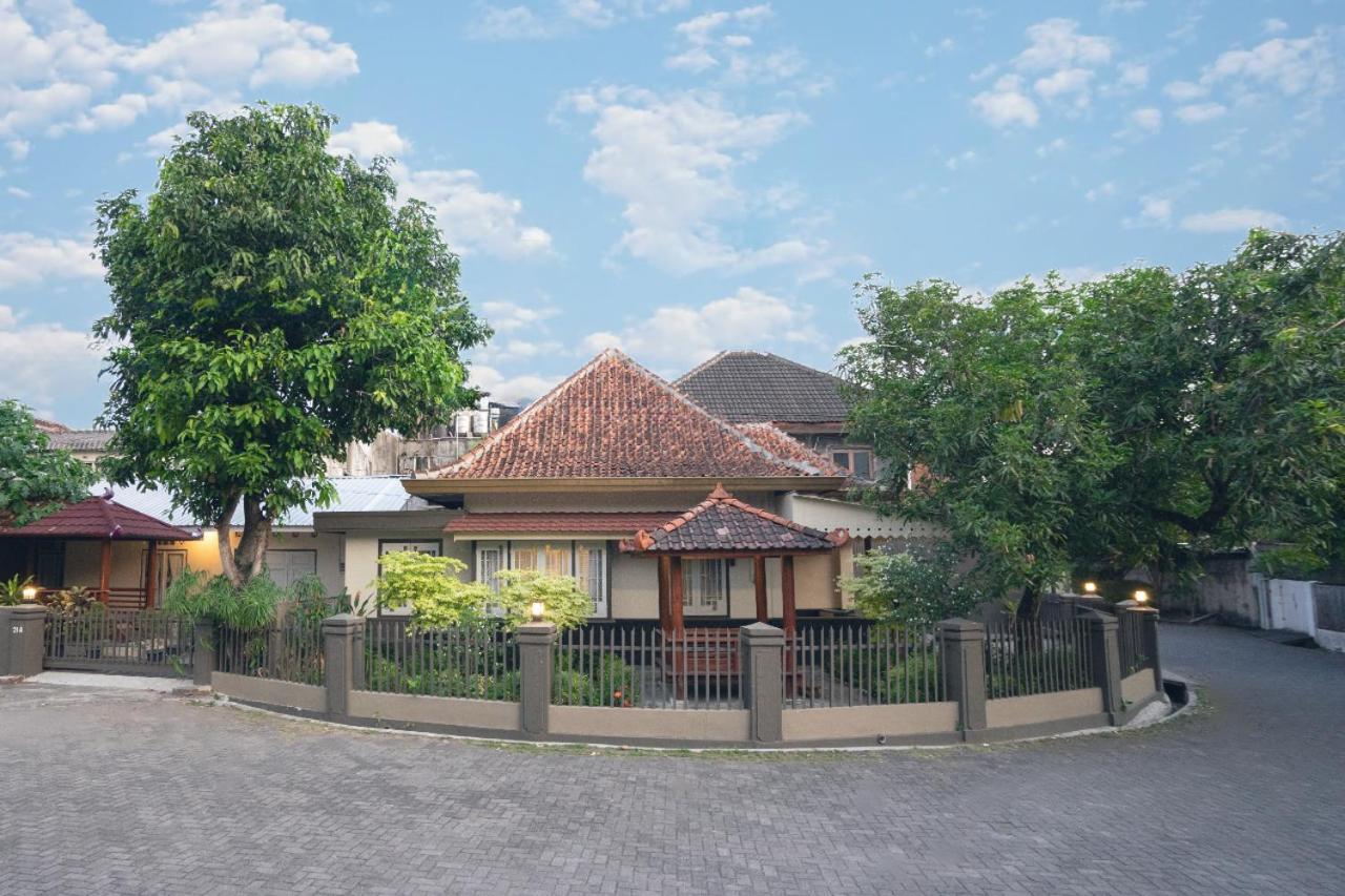 Yuwono Hotel & Villa Malioboro Jogjakarta Buitenkant foto